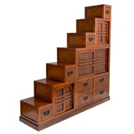 Zeige Details für 3-teiliger Treppen-Tansu mit vielen Schiebetüren variabel hell Bild von 3-teiliger Treppen-Tansu mit vielen Schiebetüren variabel hell